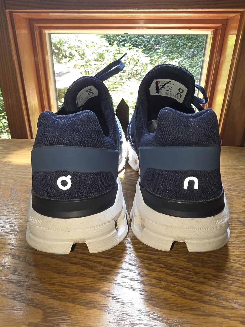 On Running Men's Navy and White Cloud  Swift 4 Sneakers Sz 11